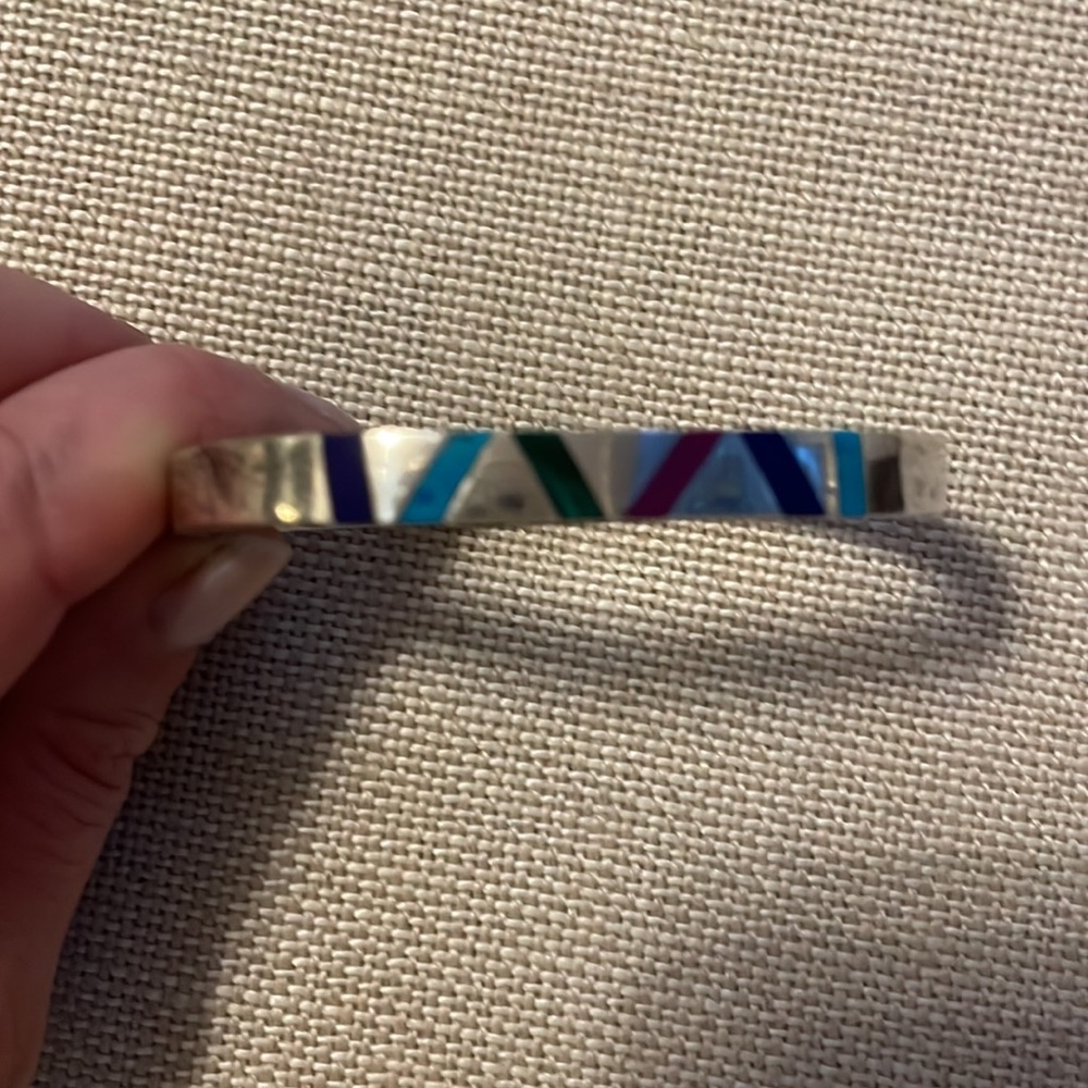 Sterling silver bangle with hinge light closure - Picture 2 of 5